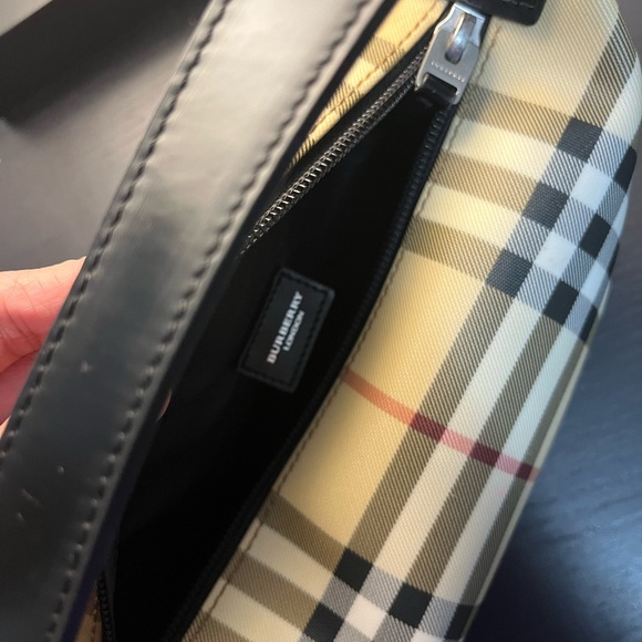 Authentic Burberry mini handbag - Picture 7 of 8